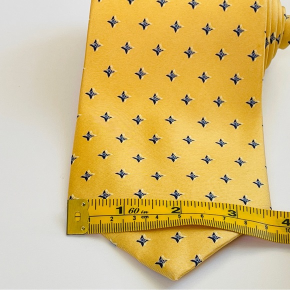 Brooks Brothers Basics Yellow Silk Men's Tie W: 3 5/8" BY L: 59" made in USA - Picture 4 of 6